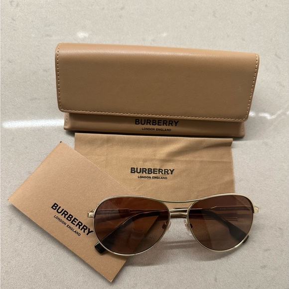 Burberry Tara Aviator Sunglasses BE3122 Light Gold / Brown Gradient Lens - Picture 1 of 4